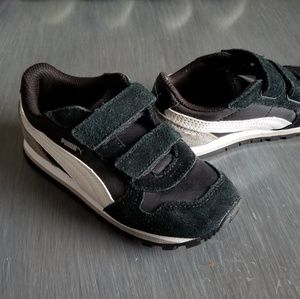 Pumas boys tennis shoes